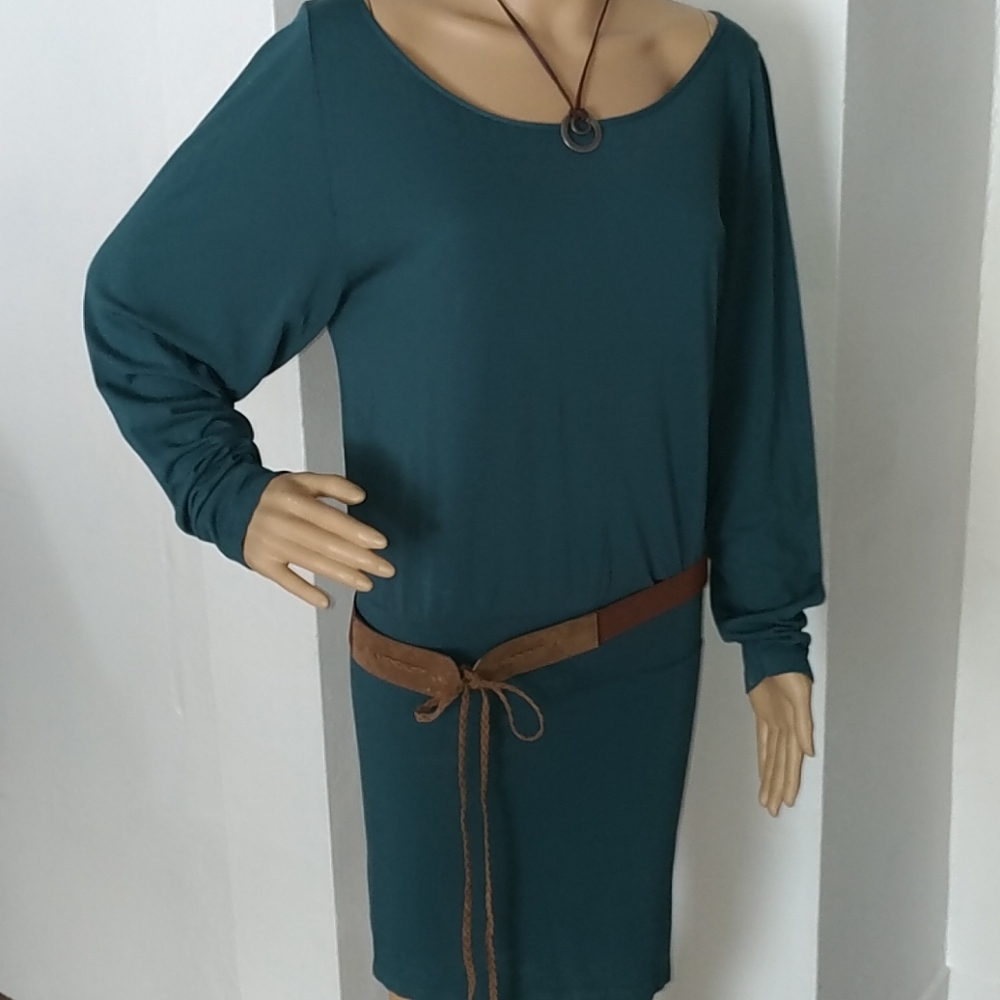 NWOT Off the Shoulder Midi Dress
